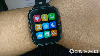 As funções são exibidas em ícones e não em lista como a maioria dos smartwatches.