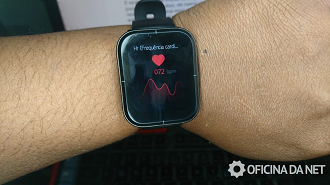 Monitor de batimentos cardíacos em ação.