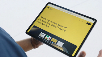 iPadOS 15 exibe programas abertos em prateleira no rodapé da tela. (Imagem: Reprodução / Apple)