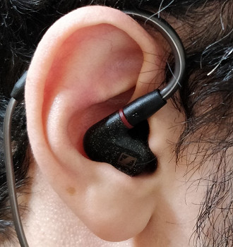 Fone de ouvido in-ear Sennheiser IE 300. Fonte: Vitor Valeri