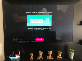 A tela da TV exibirá um código, digite ele no app.