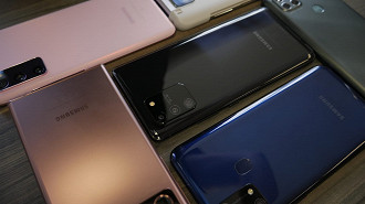 Imagem ilustrativa de vários smartphones. Fonte: Oficina da Net