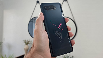 O Asus ROG Phone 5 possui chipset Snapdragon 888 com modem FastConnect 6900 que possui suporte ao Wi-fi 6E. Fonte: Oficina da Net; Fotógrafo: Nicolas Muller