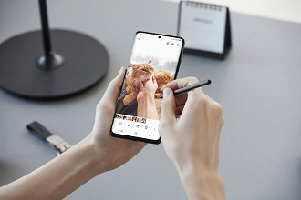 O S22 Ultra também contará com a S Pen, mas não sendo vendido separadamente. (Imagem: Assessoria Samsung/Divulgação)