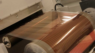 Máquina (impressora) produtora de filmes fotovoltaicos. Fonte: galtenergia