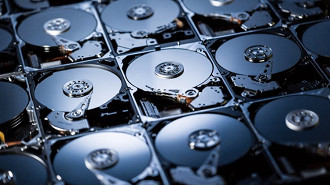 Imagem ilustrativa de HDDs. Fonte: Shutterstock