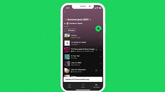 Captura de tela no app Spotify mostrando o novo recurso Enhance. Fonte: Spotify