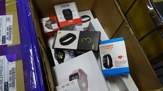 Smartbands e smartwatches que serão leiloados no pregão dos Correios. Fonte: Correios