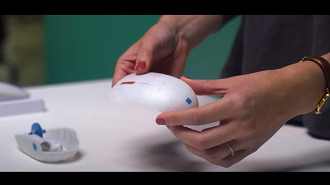 Carcaça do Microsoft Ocean Plastic Mouse feita com 20% de plástico marinho. Fonte: Microsoft