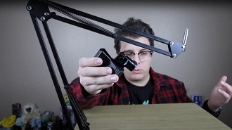 Braço articulado Neewer Boom Arm. Fonte: Podcastage (YouTube)