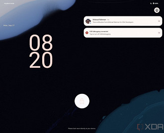 Na esquerda, o usuário verá o relógio e a data, e na direita, as notificações. (Imagem: Reprodução / XDA Developers)