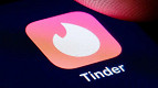 Tinder lança recurso Explorar que aproxima pessoas com gostos em comum