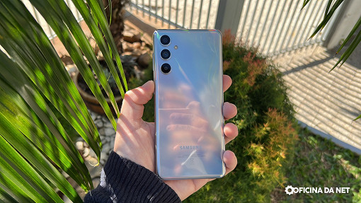 Os celulares com melhores baterias em 2023 // Ranking
