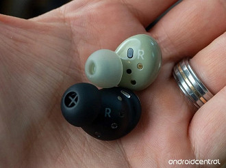 Fones de ouvido in-ear Bluetooth TWS da Samsung. Fonte: Daniel Bader (AndroidCentral)