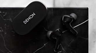 Fones de ouvido Bluetooth TWS Denon AH-C830NCW. Fonte: Denon