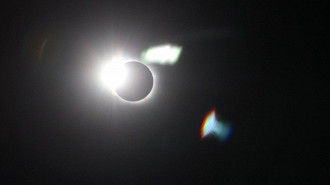 Fotos do segundo e último eclipse solar de 2021. Fonte: almaobs (Twitter)