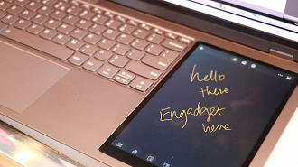 Escrevendo a mão no notebook Lenovo Thinkbook Plus 3. Fonte: Engadget