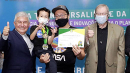 Brasileiro de 5 anos é o mais jovem do mundo a descobrir asteroides Brasileiro de 5 anos é o mais jovem do mundo a descobrir asteroides