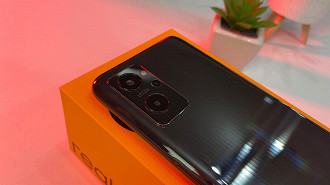 O Realme 9i oferece três câmera  na traseira (Crédito: Oficina da Net)