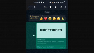 Captura de tela mostrando a nova funcionalidade de reação às mensagens no WhatsApp. Fonte: WABetaInfo