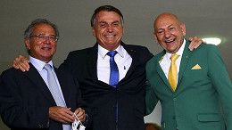 Clientes realizam abaixo-assinado contra taxas em compras importadas Clientes realizam abaixo-assinado contra taxas em compras importadas