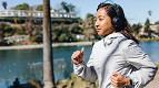 Como escolher os melhores fones de ouvido para andar na rua