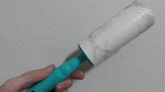 Rolo adesivo removedor de poeira, pelos e fiapos. Fonte: Vitor Valeri