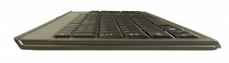 Visão lateral de um teclado de membrana mostrando o quão fino é possível ser devido a utilização de camadas de borracha para acionar teclas. Fonte: rgocanada