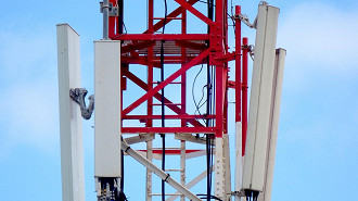 Torre de transmissão de sinal. Fonte: Pixabay