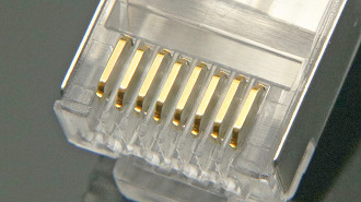 Conector de cabo ethernet CAT6 com pinos banhados a ouro. Crédito: Xintylink/Reprodução