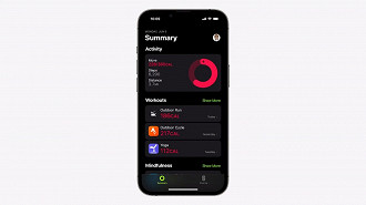 Experiência de rastreamento de exercícios sem um smartwatch sendo apresentada na WWDC. Fonte: Apple