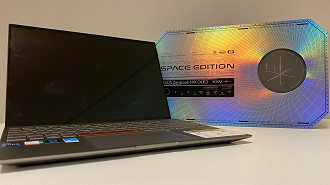 O Zenbook 14X OLED Space Edition conta com uma tela de 14 polegadas de alta definição (Crédito: Oficina da Net)