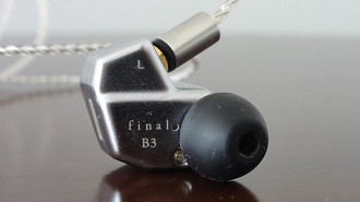 Fone de ouvido in-ear Final Audio B3 utiliza a conexão MMCX. Fonte: Vitor Valeri
