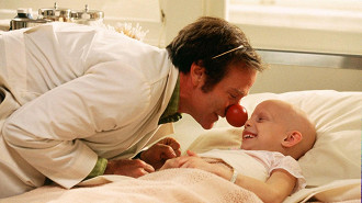 Patch Adams - o amor é contagioso (1998), Tom Shadyac (Crédito: Netflix/Reprodução)