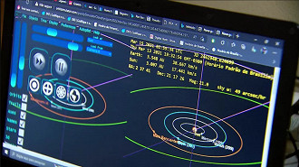 Tela do computador de Raul Ayres exibindo imagens dos sistemas da NASA disponibilizado para os participantes do programa da organização oferecido pelo Departamento de Colaboração Internacional de Pesquisa Astronômica. Fonte: TV Globo