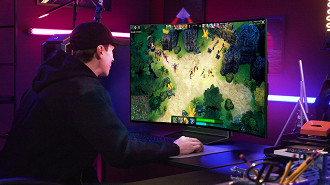 TV Gamer com tela dobrável LG OLED Flex capaz de alterar sua curvatura em 20 níveis. Fonte: LG