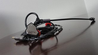 Fone de ouvido in-ear 7Hz Salnotes Zero com cabo Pirole. Fonte: Vitor Valeri