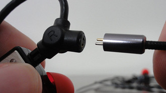 Conexão 2-pin entre o microfone e o cabo da Pirole. Fonte: Vitor Valeri