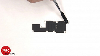 Placa de dissipação de calor do iPhone 14 Pro Max. Fonte: PBKreviews