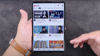 Smartphone LG Rollable, capaz de expandir sua tela através de um display POLED. Fonte:  뻘짓연구소 (YouTube)