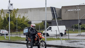 Radar capaz de detectar os níveis de ruído no trânsito e determinar quais veículos estão acima do permitido (90dB). Fonte: Renato Próspero/SMCS