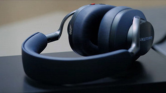 Headphone Bluetooth Bowers & Wilkins Px8 007 Edition é lançado em comemoração aos 60 anos de James Bond. Fonte: Bowers & Wilkins Headphone Bluetooth Bowers & Wilkins Px8 007 Edition é lançado em comemoração aos 60 anos de James Bond. Fonte: Bowers & Wilkins
