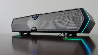 Luzes RGB da caixa de som gamer Bluetooth Edifier MG300. Fonte: Vitor Valeri