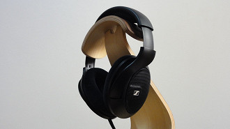 Headphone over-ear aberto (open-back) Sennheiser HD560S - Os melhores presentes de Natal para se dar a audiófilos em 2022. Fonte: Vitor Valeri