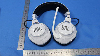 Headset gamer JBL Quantum 910. Fonte: ANATEL