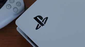 Versão slim do PS5 pode ser lançada em 2023. Imagem da versão atual do console PlayStation 5.
