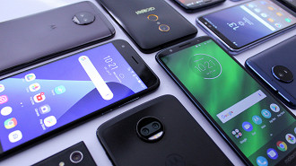 Diversos lotes de celulares estão sendo leiloados pela Receita Federal.