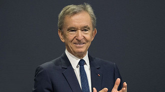 Bernard Arnault é o homem mais rico do mundo, segundo a Forbes 2022.