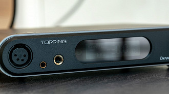 Saídas XLR, 4,4mm e 6,35mm para a conexão de fones de ouvido no DAC/amp Topping DX7 Pro +. Fonte: Topping