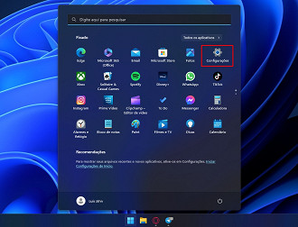 Iniciar > Configurações. Se o ícone não estiver aparecendo para você, utiliza a barra de pesquisa acima para encontrar as Configurações. Fonte: Oficina da Net Iniciar > Configurações. Se o ícone não estiver aparecendo para você, utiliza a barra de pesquisa acima para encontrar as Configurações. Fonte: Oficina da Net